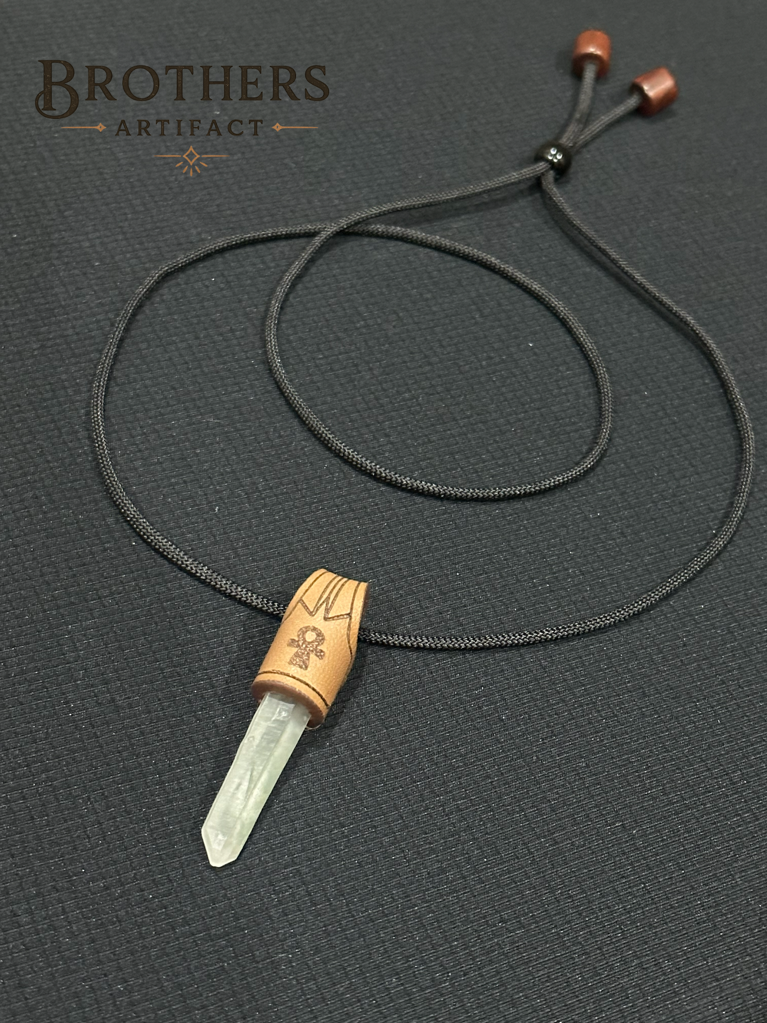 Ankh Halskette aus Bergkristall, Lederband-Anhänger, Ägyptischer Symbolschmuck, Spirituelle Kristallkette