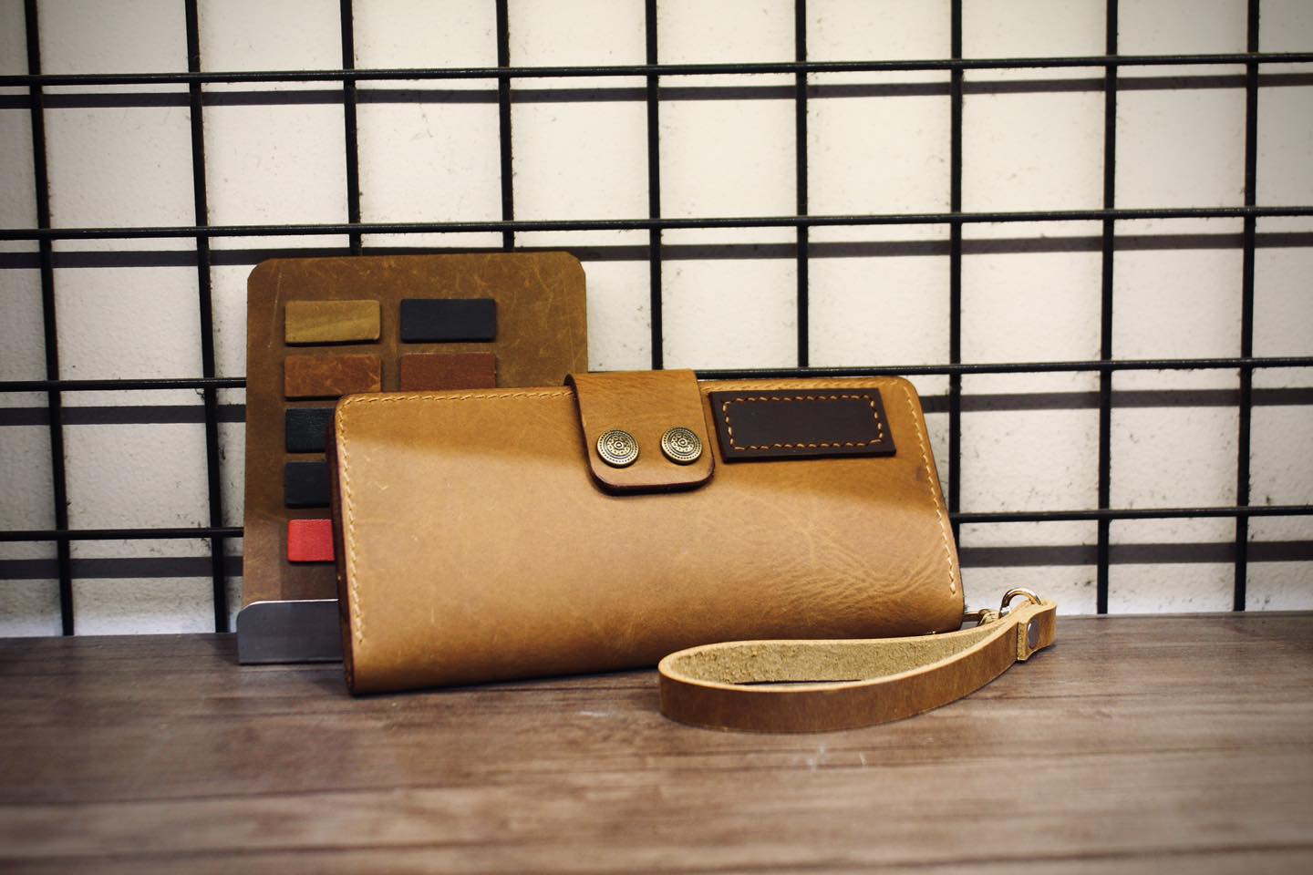 Custom Name Engraved Leather Men Wallet – Personalized Cowhide Clutch with Wrist Strap