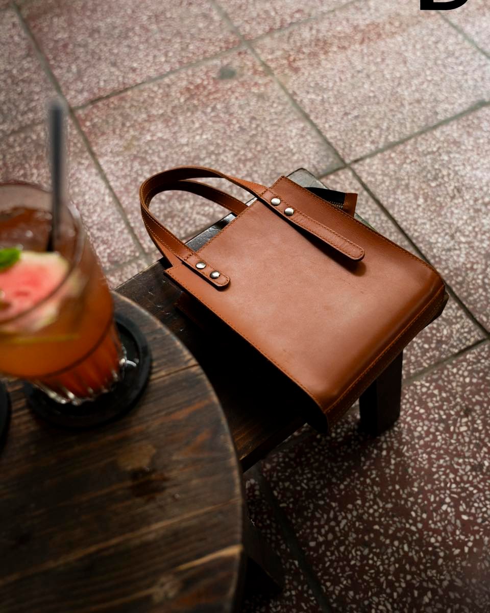 Minimalist Cowhide Leather Tote – Handmade Women’s Everyday Bag