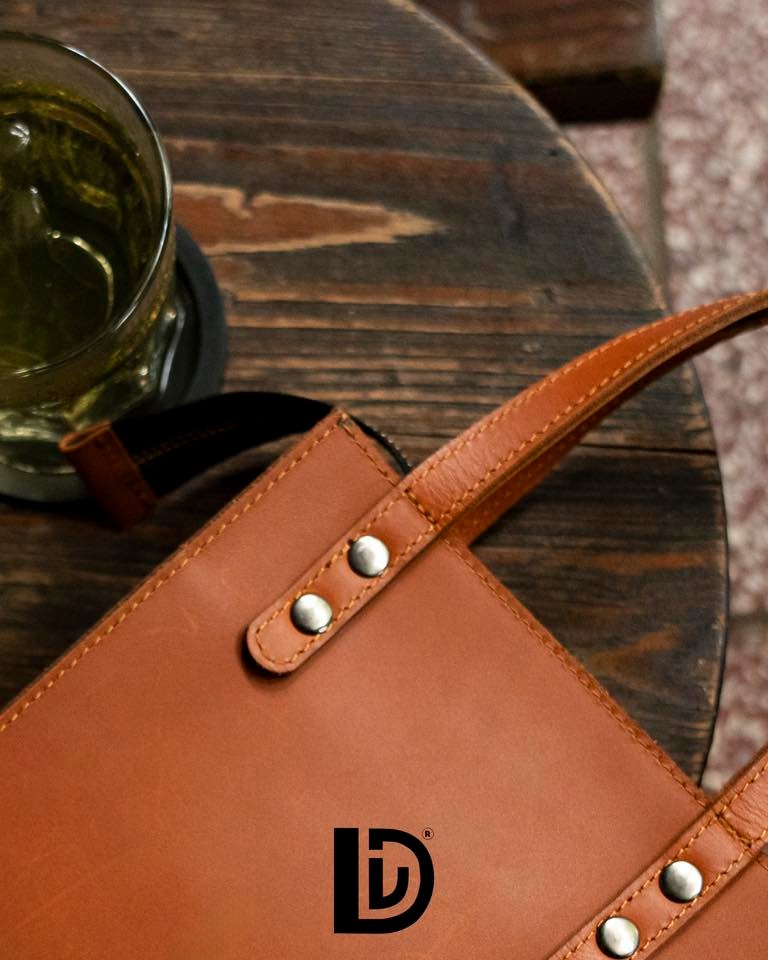 Minimalist Cowhide Leather Tote – Handmade Women’s Everyday Bag