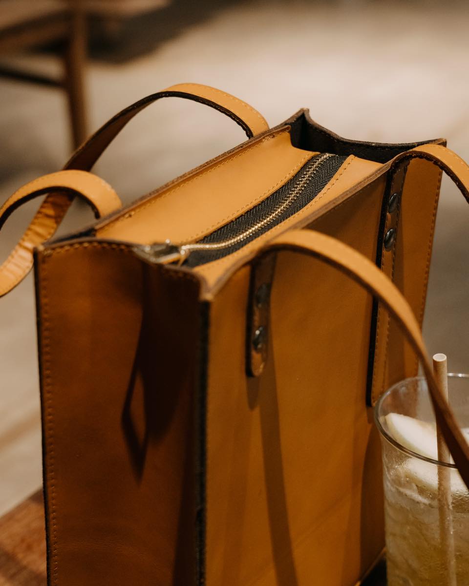 Minimalist Genuine Leather Tote – Elegant Handmade Women’s Shoulder Bag