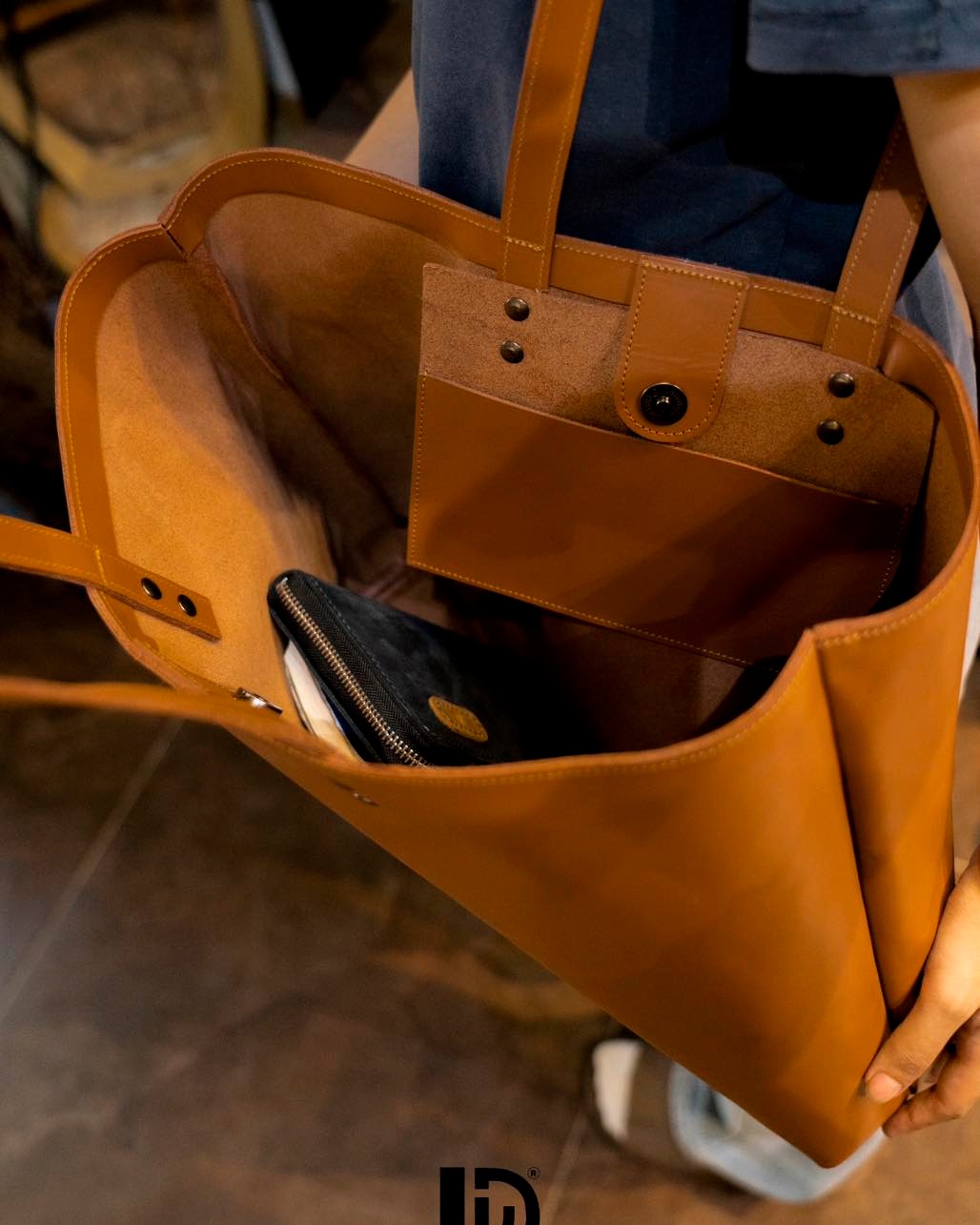 Minimalist Large Leather Tote – Handmade Cowhide Laptop Shoulder Bag