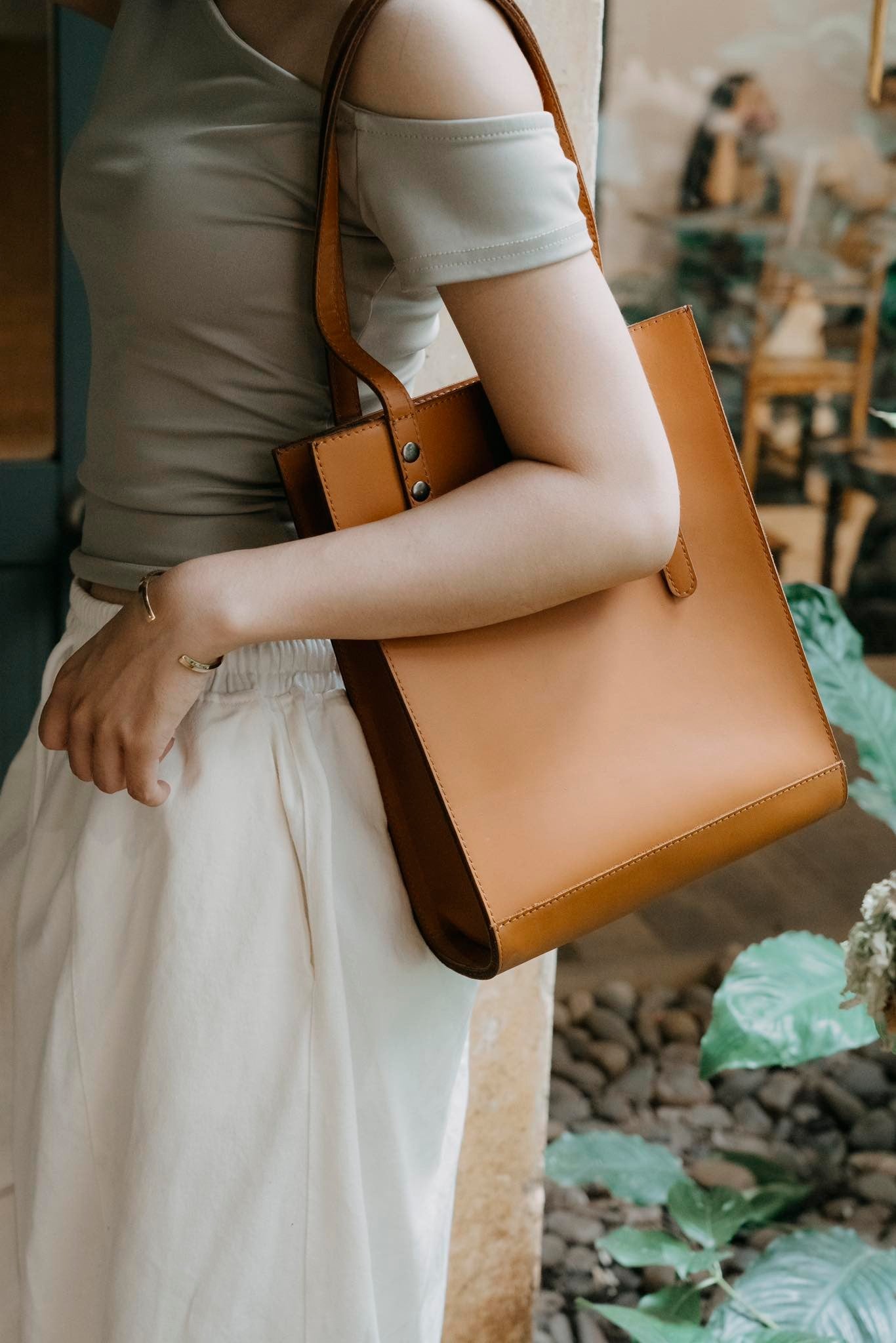 Minimalist Genuine Leather Tote – Elegant Handmade Women’s Shoulder Bag