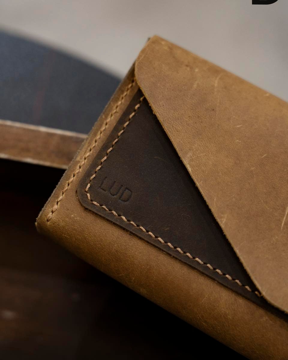Unisex Handmade Leather Snap Wallet – Personalized Minimalist Cowhide Wallet
