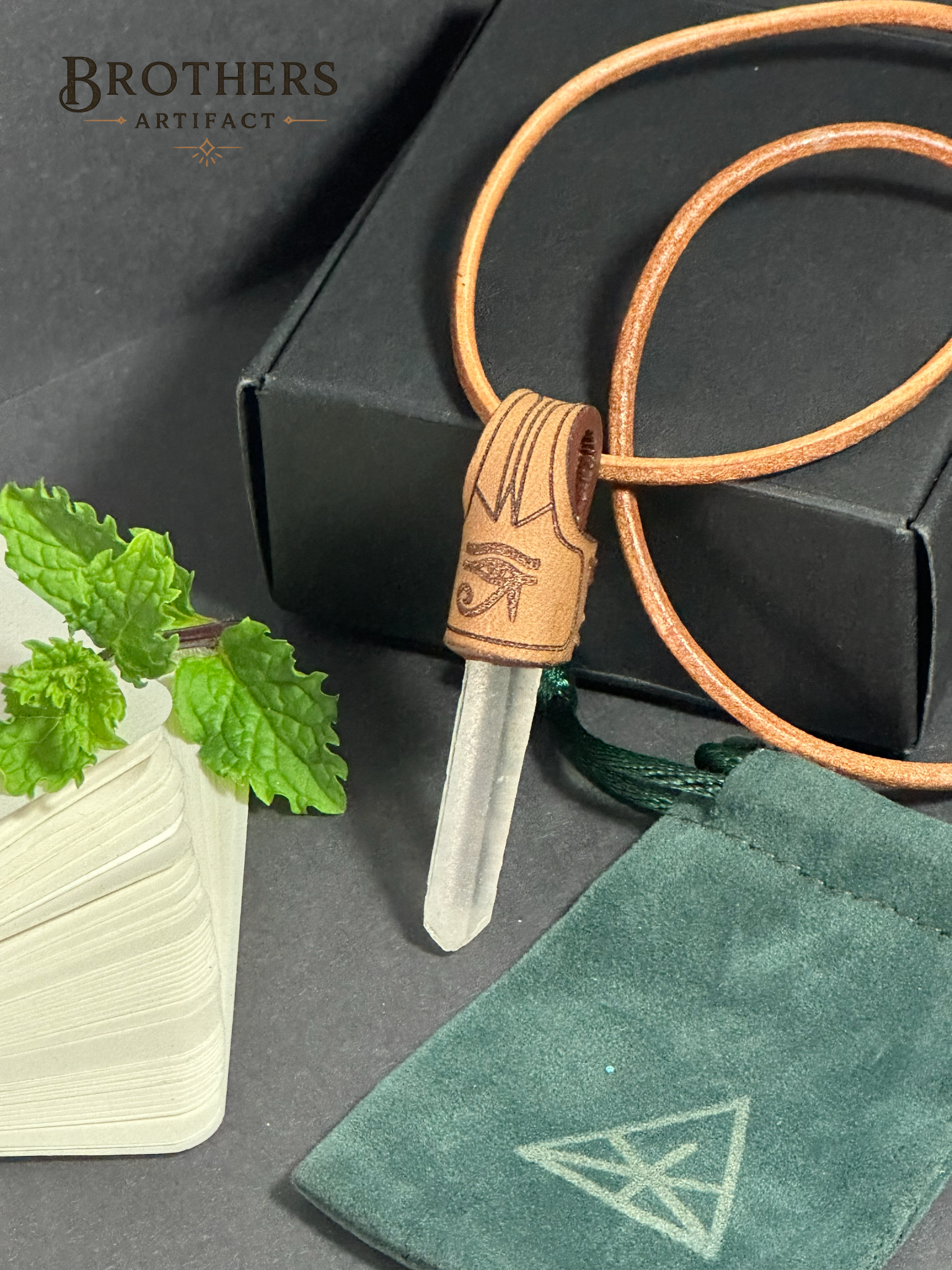 Handgemachte Horusauge Halskette, Klarquarz Kristallanhänger, Ägyptisches Symbol Leder Schmuck