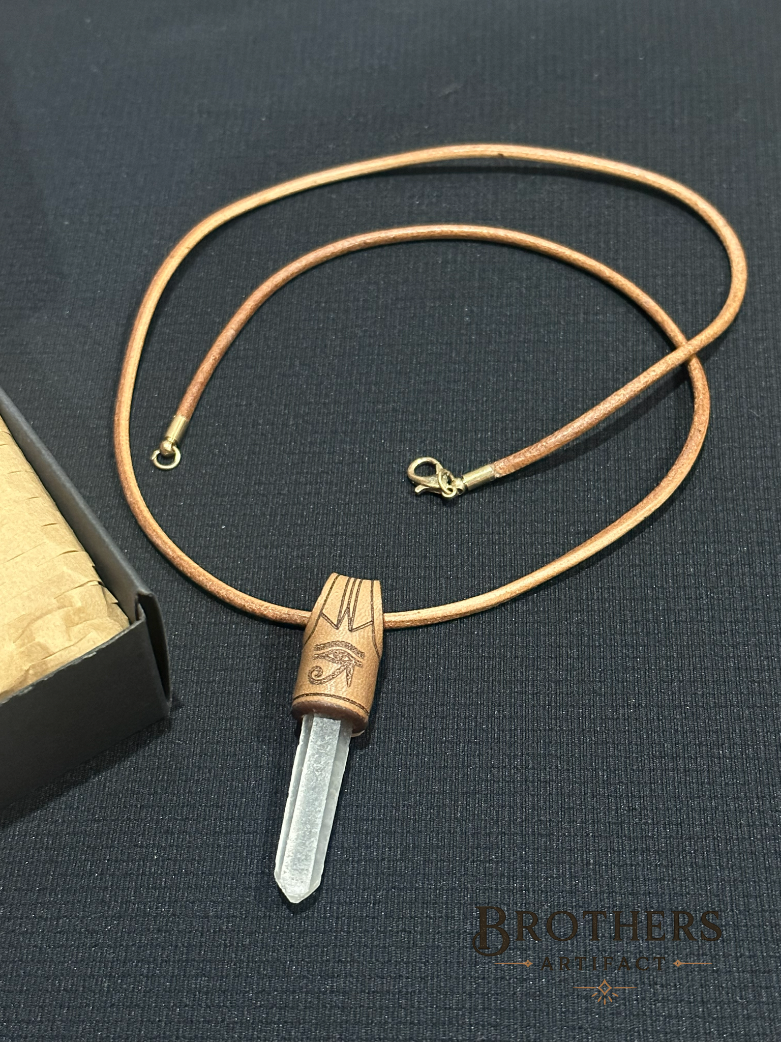 Handgemachte Horusauge Halskette, Klarquarz Kristallanhänger, Ägyptisches Symbol Leder Schmuck