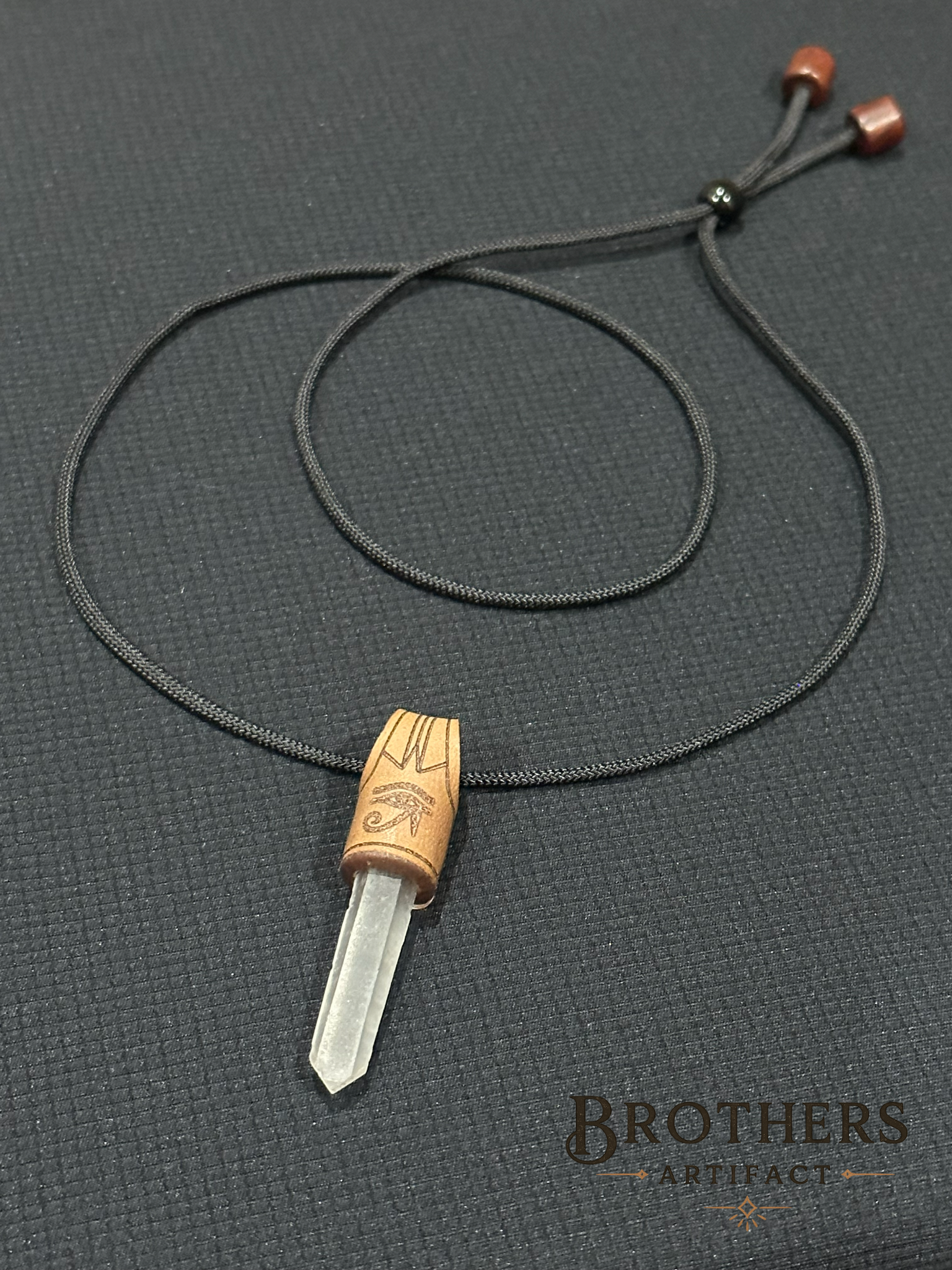 Handgemachte Horusauge Halskette, Klarquarz Kristallanhänger, Ägyptisches Symbol Leder Schmuck
