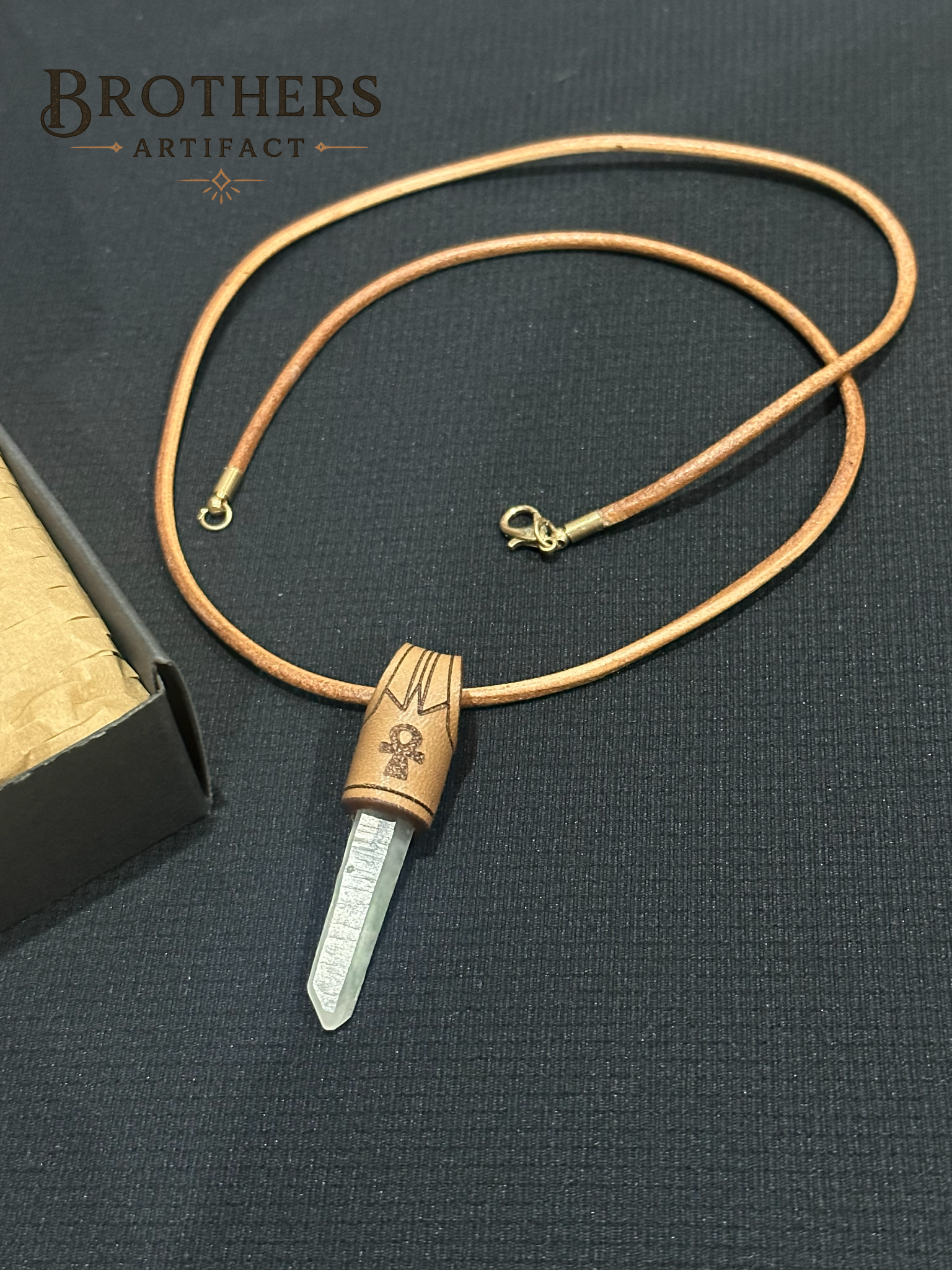 Ankh Halskette aus Bergkristall, Lederband-Anhänger, Ägyptischer Symbolschmuck, Spirituelle Kristallkette