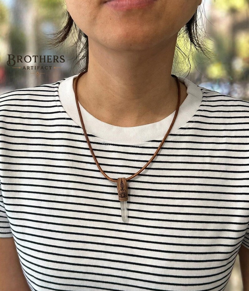 Lotus Rosenquarz Halskette – Handgemachter Leder-Heilkristall-Schmuck